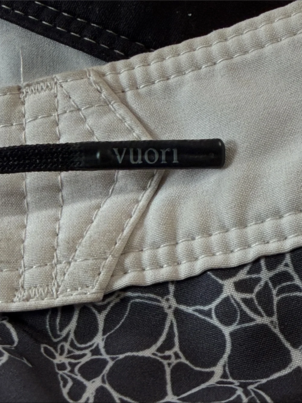 Vuori Infinity Boardshort SZ 32 EUC.  Summer beach coastal gym sporty style 383
